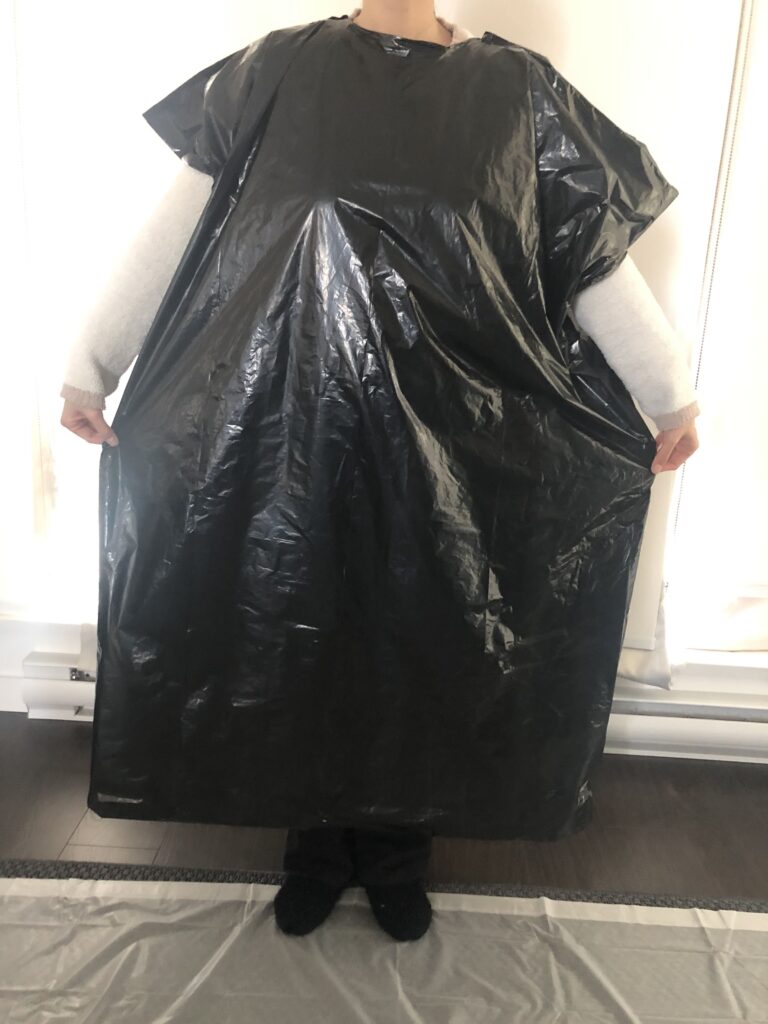 Let’s craft a wind and coldproof wear from a garbage bag